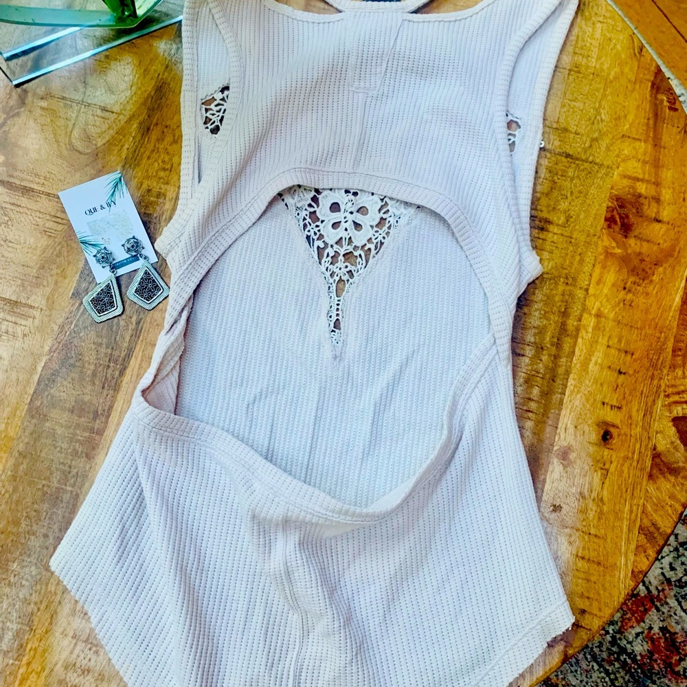 Free people open back top w/earrings